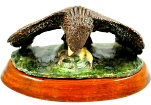 Adorno de cerámica coleccionable 7,5" HECHO A MANO PÁJARO de PREY por New Forest Artist JW - Imagen 1 de 12