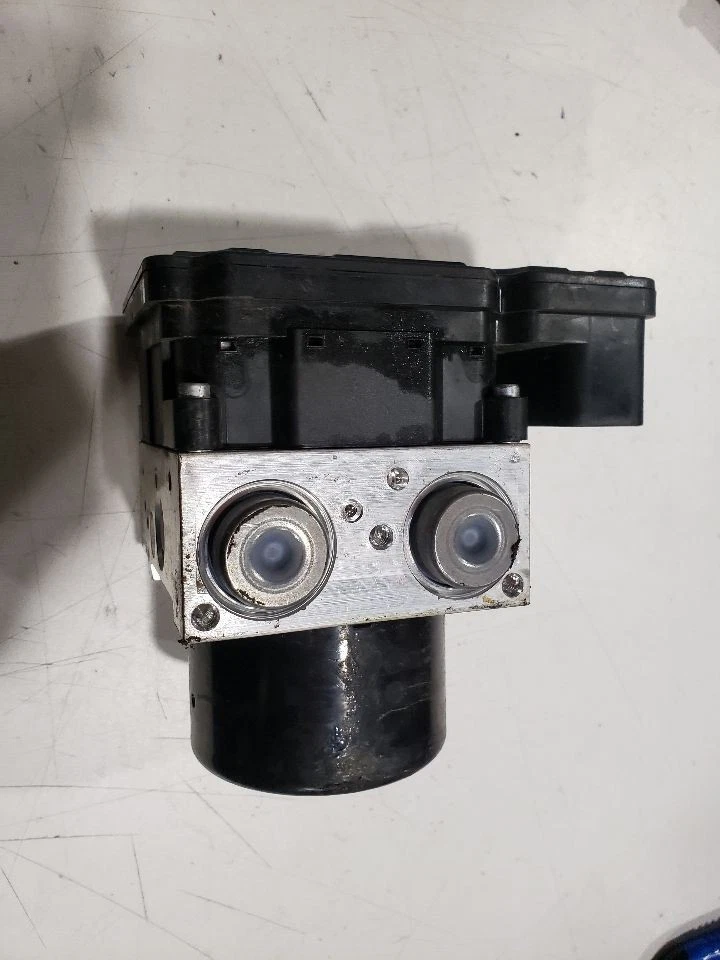 Sistema de frenos antibloqueo ABS con DSC - BMW M3 E93 2008 Conv - 08-13 OEM 7841232 Foto 1 de 4