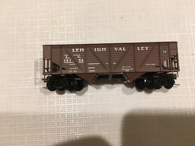 MICRO TRAINS 57030 N-Guage 2 Bay Composite Hopper Car, Lehigh Valley LV 14154 - Image 1 of 2
