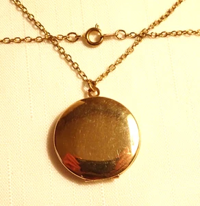 Vintage Round Locket Necklace Gold Tone - Picture 1 of 6