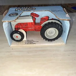 1/16 Ertl Farm Toy Ford 8N Tactor, DIE-CAST Metal 843 - Picture 1 of 10