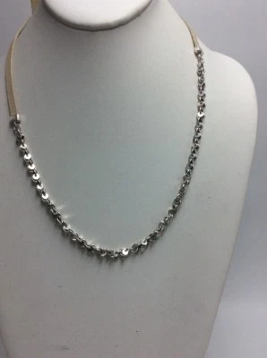 COLLAR COLLAR CUERO TONO PLATA MARCA A6 $45 LUCKY A6 Foto 1 de 4
