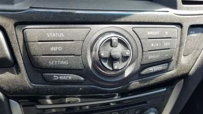 二手前中心信息娱乐显示屏 适合:2016 年日产 Pathfinder 控制 scre — 第 1/4 张图片