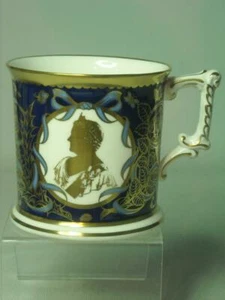 Royal Crown Derby 1990 taza Queen Mother 90 cumpleaños edición limitada 3" alto - Imagen 1 de 7