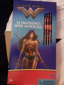 DC COMICS~WONDER WOMAN~14 SAN VALENTINO CON 14 MATITE GRAFITE#2~PAPER MAGIC NUOVA SCATOLA - Foto 1 di 3