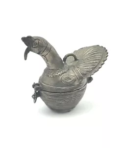 Antica scatola islamica "FUSA A MANO" bronzo patinato pavone Dohkra Betel - Foto 1 di 12