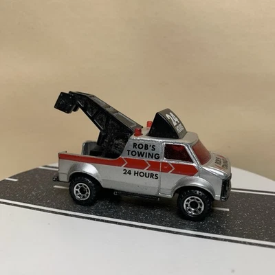 Camión de remolque Chevrolet Matchbox Chevy Breakdown Van Rob's Towing 1985 plateado 1:74 Foto 1 de 4