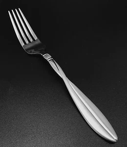 Oneida Stainless Steel NUANCE Satin & Glossy Twist 8-1/4" Dinner Fork (NNN) - Picture 1 of 3