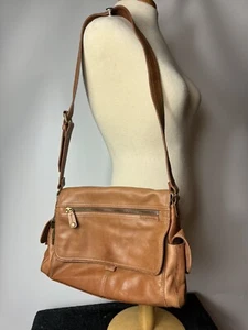 Fossil Soft Brown Leather Adj Strap Shoulder Bag Purse Pockets Boho - Picture 1 of 13