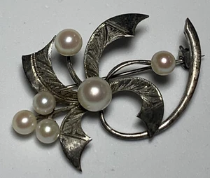 VINTAGE AKOYA PEARL ETCHED STERLING SILVER BROOCH PIN - Picture 1 of 3