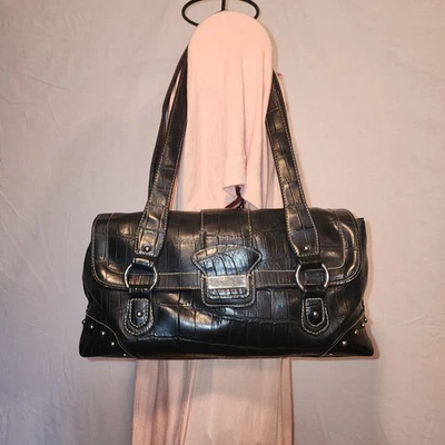 Bolso de hombro Liz & Co. negro con relieve de cocodrilo Foto 1 de 4