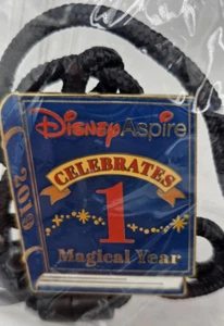 D23 Expo 2019 Disney Aspire Medal & Pass Lanyard Brand New - Picture 1 of 4