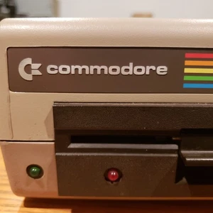 COMMODORE 1541 FLOPPY DRIVE FOR C64 64C VIC-20 C16 PLUS/4 C128 TESTED/WORKING - Zdjęcie 1 z 10