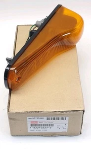 Isuzu 1-82210227-2 Lamp ASM Side Turn Signal - Picture 1 of 4