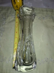Vintage 9" Ruffled Art Glass Flower Vase Thick Clear Design Beautiful Pre-owned. - Picture 1 of 6