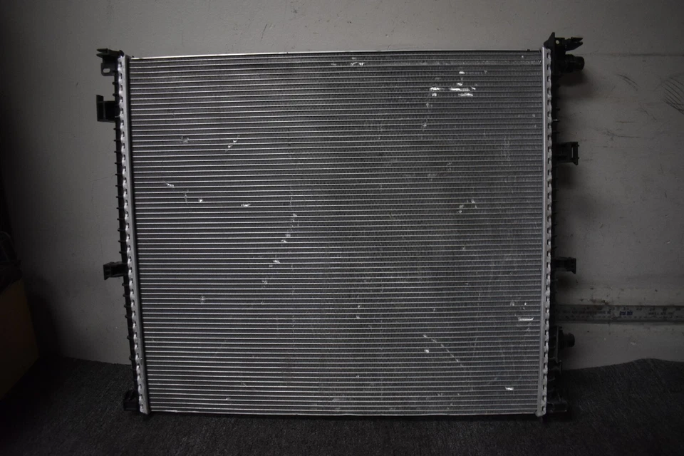 BMW X5 2019-2022 radiador OEM de fábrica Foto 1 de 4