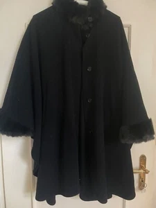 Hochwertiger Cape-Mantel, schwarz, aus wolle/ Kaschmir - Bild 1 von 3