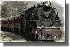 Train Locomotive Picture on Stretched Canvas, Wall Art Décor, Ready to Hang! - Picture 1 of 3