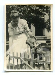 altes Foto Junge mit Giesskanne, 7x10cm - Picture 1 of 1