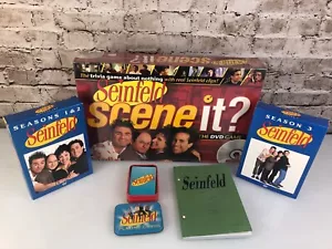 Pacchetto gioco da tavolo DVD Seinfeld Scene It Trivia stagione 1 2 3 carte sceneggiatura vedi des - Foto 1 di 10