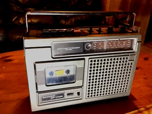 SHARP GF 1704 Vintage Radio Cassette - Picture 1 of 7