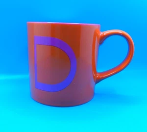 Taza Opalhouse "D" inicial monograma letra café taza de té naranja con rosa oscuro D - Imagen 1 de 5