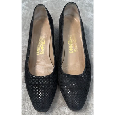 Zapatos de salón Salvatore Ferragamo vintage de gamuza negra con tacón de gatito para mujer de negocios talla 7 Foto 1 de 4