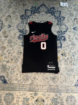 Adult Men’s M Nike Dri Fit Portland Trailblazer’s Damian Lillard Jersey - Image 1 of 2