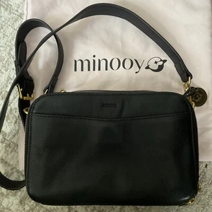 Minooy Clio Crossbody Bag 1.5L Black Leather Matte Finish Organizer Convertible - Picture 1 of 18