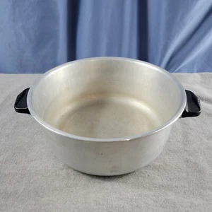 Vintage Wear Ever #834 Aluminum Pot 2 Handles - 10 1/4 inches diameter - Picture 1 of 10