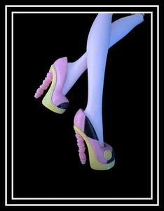 Monster High Draculaura Forbitten Love Sweet 1600 Schuhe - Bild 1 von 4