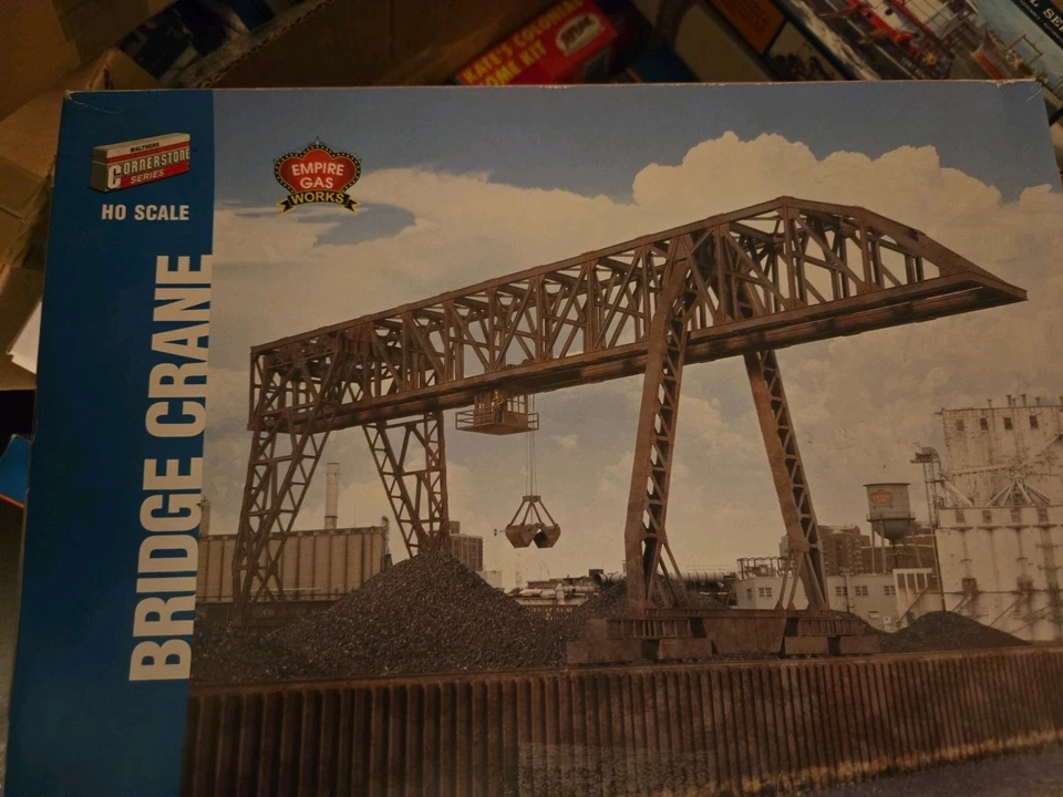 Walthers HO Cornerstone Bridge Crane Model Kit # 933-2906 - Image 1 of 3