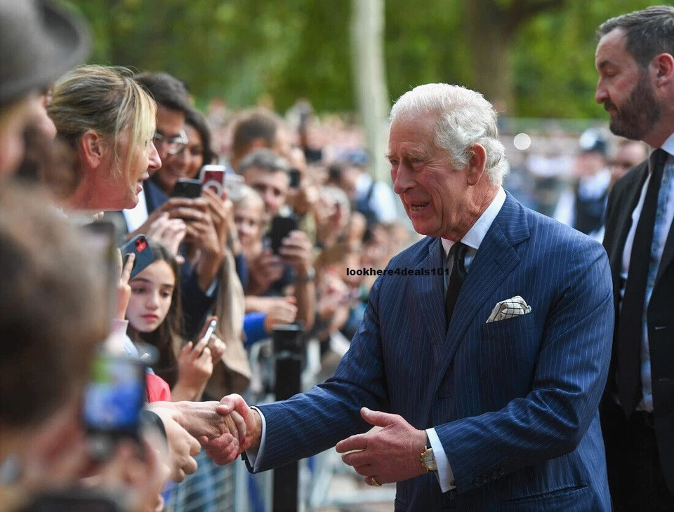KING CHARLES III Photo 4x6 Greets Supporters Before Coronation London England - Image 1 of 1
