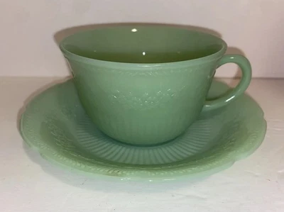 Conjunto de xícara de chá e pires de forno Jadeite Fire King padrão Jane Ray EUA vintage - Imagem 1 de 4