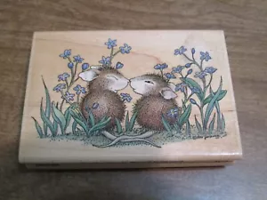 SELLO DE GOMA CON DISEÑO DE RATÓN DE CASA NARIZ A NARIZ EN FLORES - Imagen 1 de 2