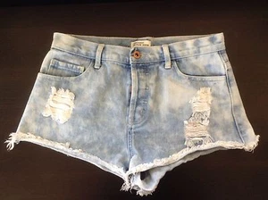 FOREVER 21 Premium Denim High Rise Acid Wash Destroyed Denim Cut Off Shorts 27 - Bild 1 von 3