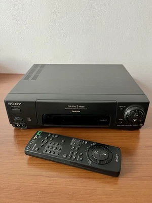 SONY SLV-E300 VIDEOREGISTRATORE VHS 3 TESTINE CON TELECOMANDO (non Funziona). - Immagine 1 di 4