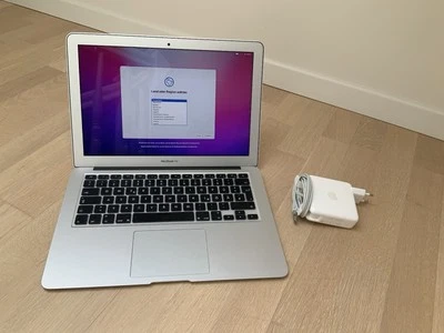 Apple MacBook Air 13,3", A1466, silber, 2015,1,6 GHz Dual-Core Intel i5 - Bild 1 von 4