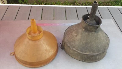 2 anciens gros entonnoirs pour tonneau à vin - Photo 1/4