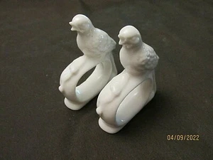 2 Beautiful Vintage Porcelain Napkin Rings - Made in Taiwan  - Picture 1 of 4
