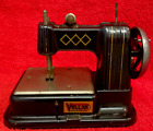 Machine à coudre miniature jouet vintage début Vulcan junior. 1940-50 années #60