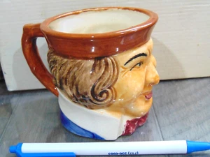 Taza de porcelana pequeña Toby Colonial Man vintage ocupada Japón con cara de sombrero - Imagen 1 de 3