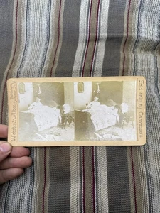 Vintage WEBSTER & ALBEE Stereoansicht Eine Neu in Verpackung On The Sly Mann gießt Getränk für Frau - Bild 1 von 4