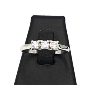 ANELLO TRILOGY IN ORO BIANCO 18K DIAMANTI NATURALI BRILLANTI 0,36 ct tot H-VS2 - Foto 1 di 13