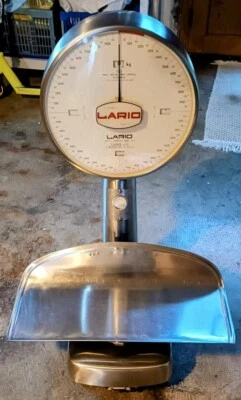 Balance ancienne (pèse bébé en pédiatrie) de marque Lario (Italie) - Photo 1/4