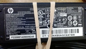 OEM HP Laptop AC ADAPTER 67774-002 19v-3.33A 65W - Picture 1 of 2