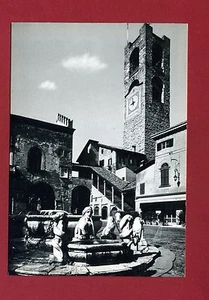 CARTOLINA - BERGAMO - Il Campanone e Fontana del Contarini - Picture 1 of 1