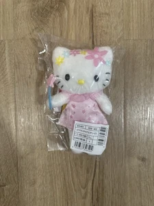 Hello Kitty Ausstellung 50th Anniversary Commemoration Fairy Maskottchen - In Hand USA - Bild 1 von 2