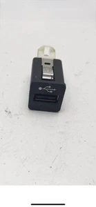 BMW 5ER F10 F11 USB ANSCHLUSS STECKDOSE PORT STECKDOSE 2012 9237656 - Bild 1 von 4