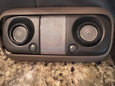 15725081 94-99 Chevy Suburban Tahoe Yukon Luz Domo Lectura de Mapa Fabricante de Equipo Original Marrón OBS Foto 1 de 4